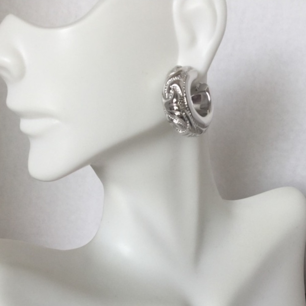 18k GOLD HOOP EARRINGS - Picture 6 of 8